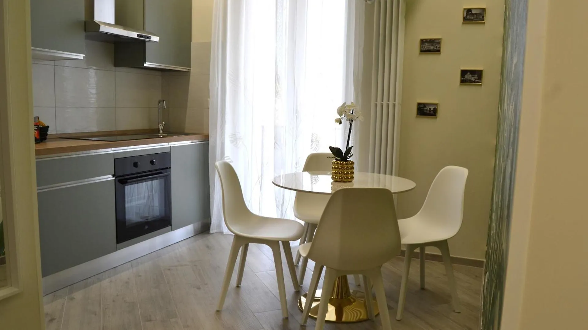 Green And Blue Apartment Roma Italia