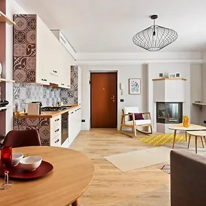 https://piccola-venezia-a-milano-il-fascino-dei-navigli.italymilanhotels.net