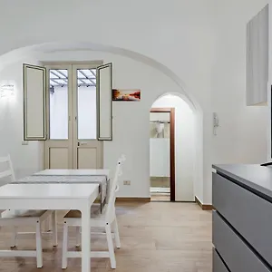 https://trinita-57-apartments-by-wonderful-italy.catania-hotels.net